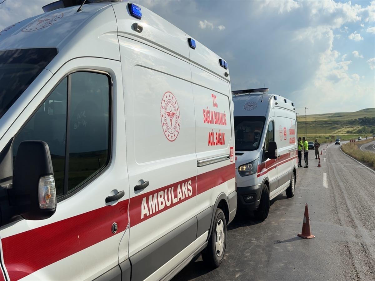 Diyarbakır da yolcu minibüsü, şarampole devrildi: 19 yaralı 1