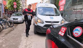 Yer: Bursa! Polisten ka&ccedil;tı, &uuml;zerinden silah &ccedil;ıktı