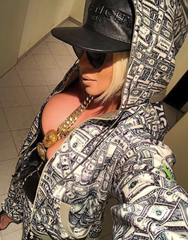 Beşiktaşlı futbolcu Dusko Tosic'in eşi Jelena Karleusa'dan olay pozlar G2