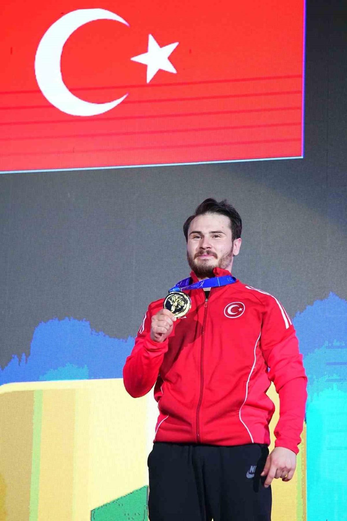 Avrupa Karate Şampiyonası&rsquo;nda Enes &Ouml;zdemir altın madalya kazandı 2