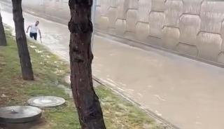 Başkentte sağanak etkili oldu, yollar g&ouml;le d&ouml;nd&uuml;