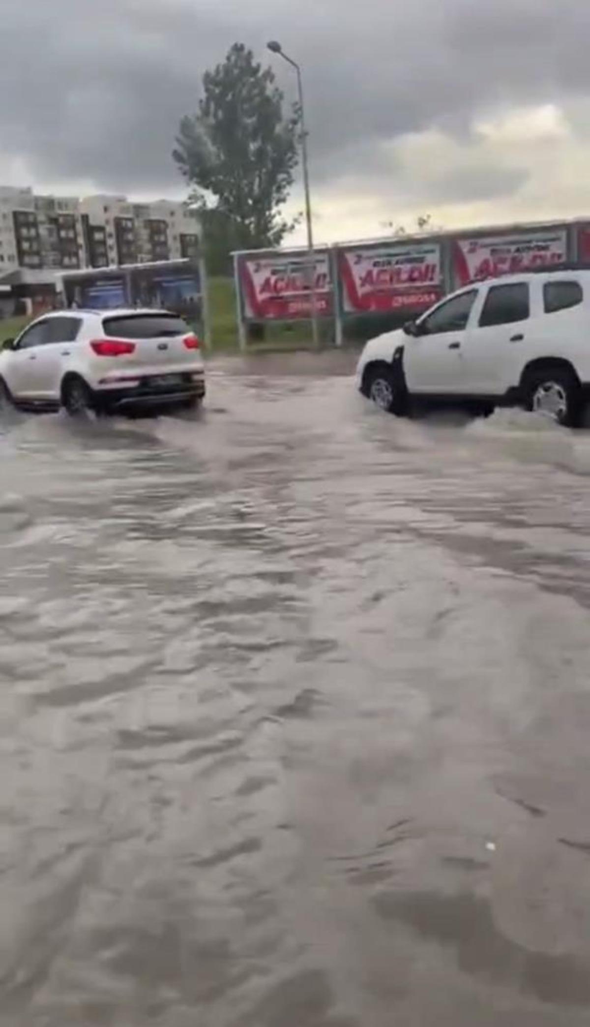 Başkentte sağanak etkili oldu, yollar göle döndü 1