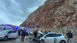 Malatya'da iki otomobil kafa kafaya çarpıştı: 8 yaralı