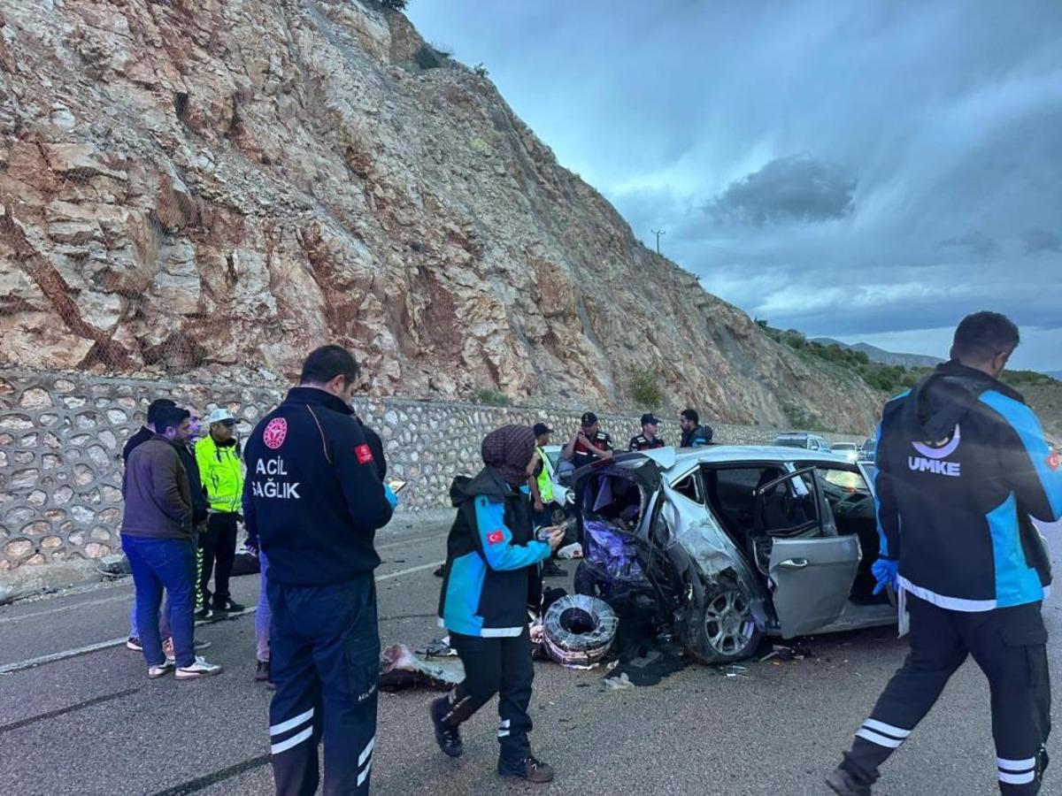 Malatya da iki otomobil kafa kafaya çarpıştı: 8 yaralı 2