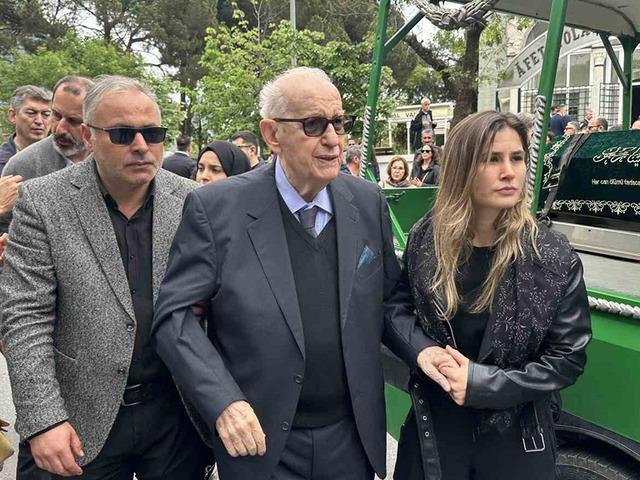 TFF Onursal Başkanı Şenes Erzik&rsquo;in acı g&uuml;n&uuml;