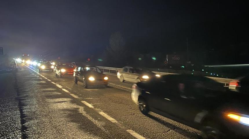 İstanbul&rsquo;u Karadeniz&rsquo;e bağlayan kilit noktada trafik durma noktasına geldi