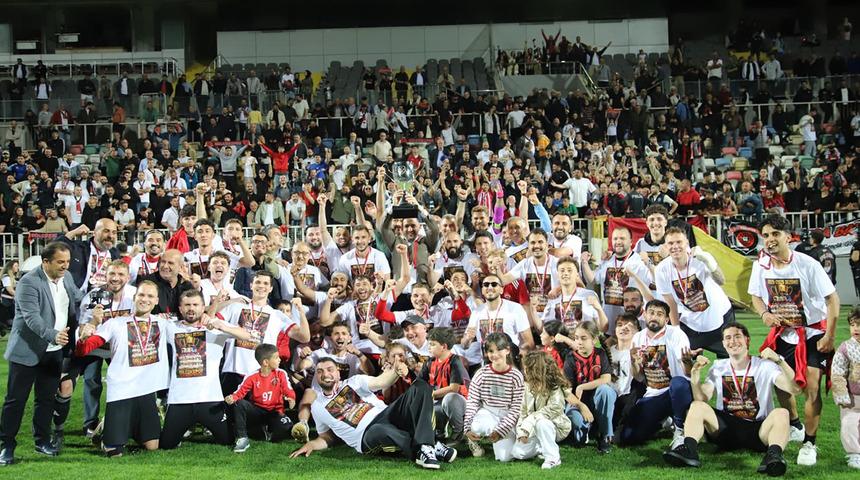 G&ouml;lc&uuml;kspor, 5 yıl aradan sonra 3. TFF Lig&rsquo;e y&uuml;kseldi