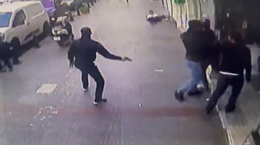 Gaziantep'te silahlı kavgada 4 kişi yaralandı: O anlar kamerada