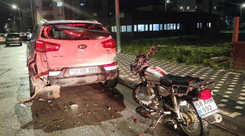 Park halindeki cipe &ccedil;arpan motosiklet s&uuml;r&uuml;c&uuml;s&uuml; hayatını kaybetti