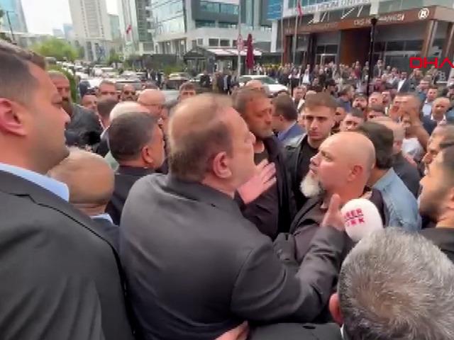 CHP Genel Merkezi'nde tansiyon y&uuml;kseldi!
