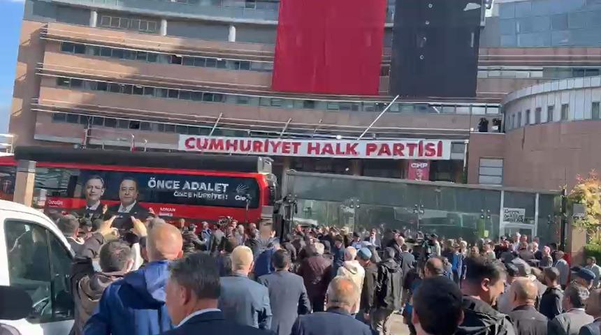 CHP'de gergin g&uuml;n: "Saat 14.00" muamması