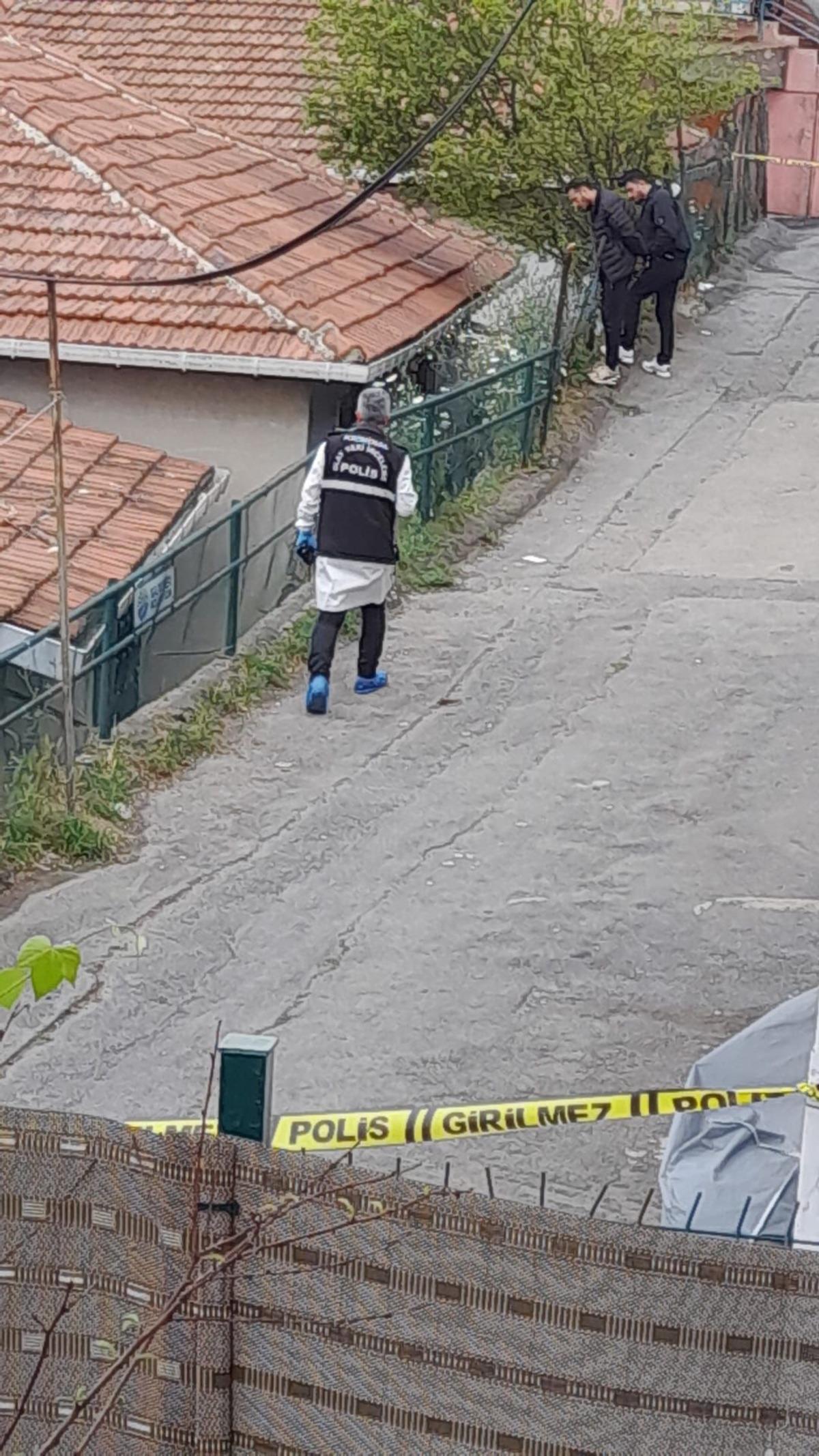 Evini boyarken bahçede buldu: İçinden çıkanlara inanamadı! 1