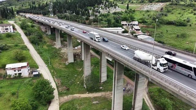 Tatilin ikinci gününde TEM’de trafik yoğun akıcı ilerliyor 5