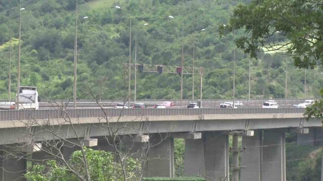 Tatilin ikinci gününde TEM’de trafik yoğun akıcı ilerliyor 3