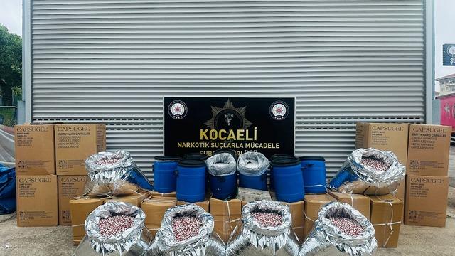 Kocaeli'de 1 ton 80 kilogram uyuşturucu ham maddesi ele geçirildi