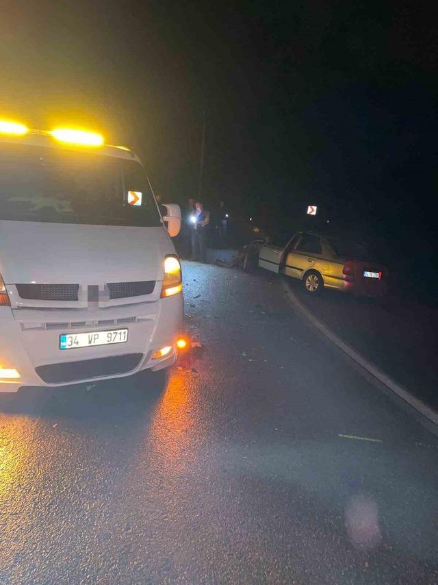 Yolda kalan aracı almak için giden çekiciye otomobil çarptı 3