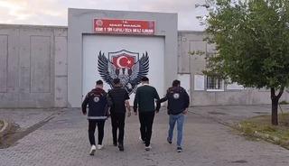 İnsan ticareti su&ccedil;undan aranan 2 ş&uuml;pheli, Dilucu Sınır Kapısı&rsquo;nda yakalandı