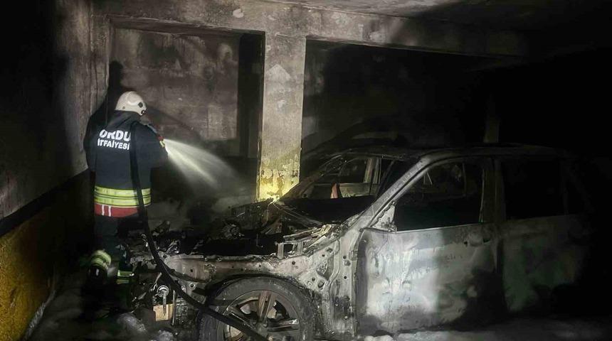 Ordu&rsquo;da otopark yangını: 3 ara&ccedil;ta hasar oluştu
