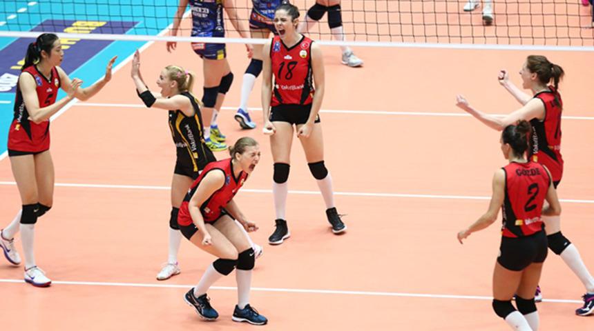 VakıfBank, Volley Conegliano'yu 3-2 yenip CEV Şampiyonlar Ligi'nde finale y&uuml;kseldi!