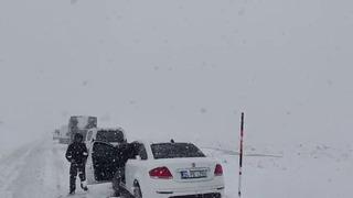 Palandöken geçidinde kar ve tipi etkili oldu