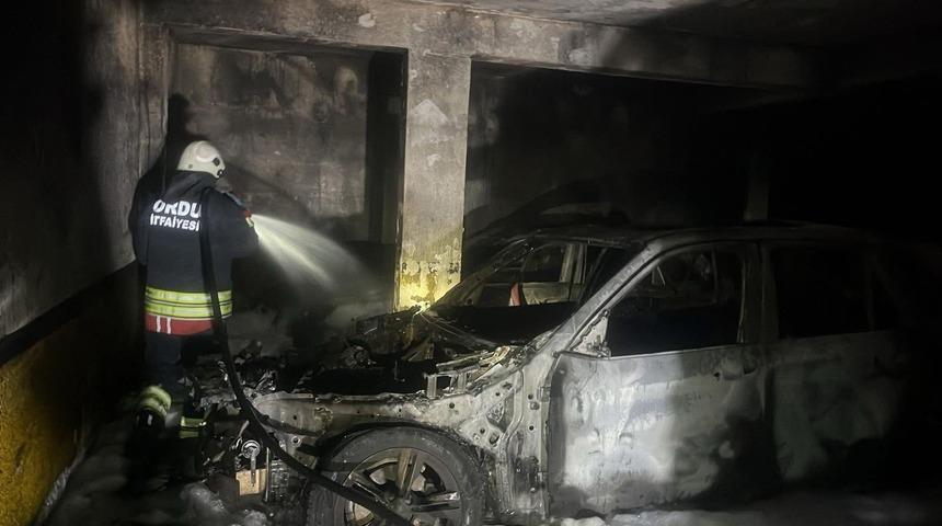 Ordu'da otoparkta &ccedil;ıkan yangın 3 otomobilde hasara yol a&ccedil;tı