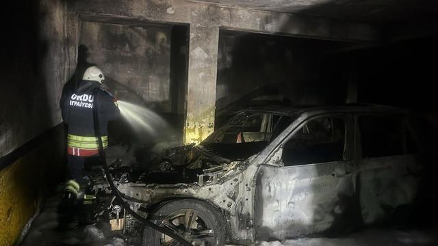 Ordu'da otoparkta çıkan yangın 3 otomobilde hasara yol açtı