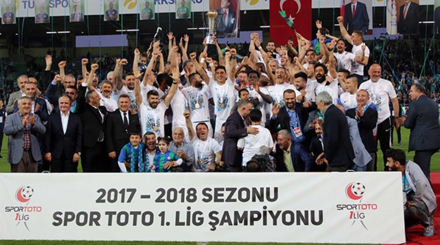 &Ccedil;aykur Rizespor şampiyonluk kupasını aldı