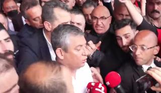 Son dakika! &Ouml;zg&uuml;r &Ouml;zel CHP Genel Merkezi'nden ayrıldı: "Herkes kendisine yakışanı yapıyor"