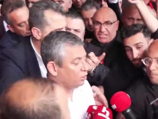 Son dakika! &Ouml;zg&uuml;r &Ouml;zel CHP Genel Merkezi'nden ayrıldı: "Herkes kendisine yakışanı yapıyor"