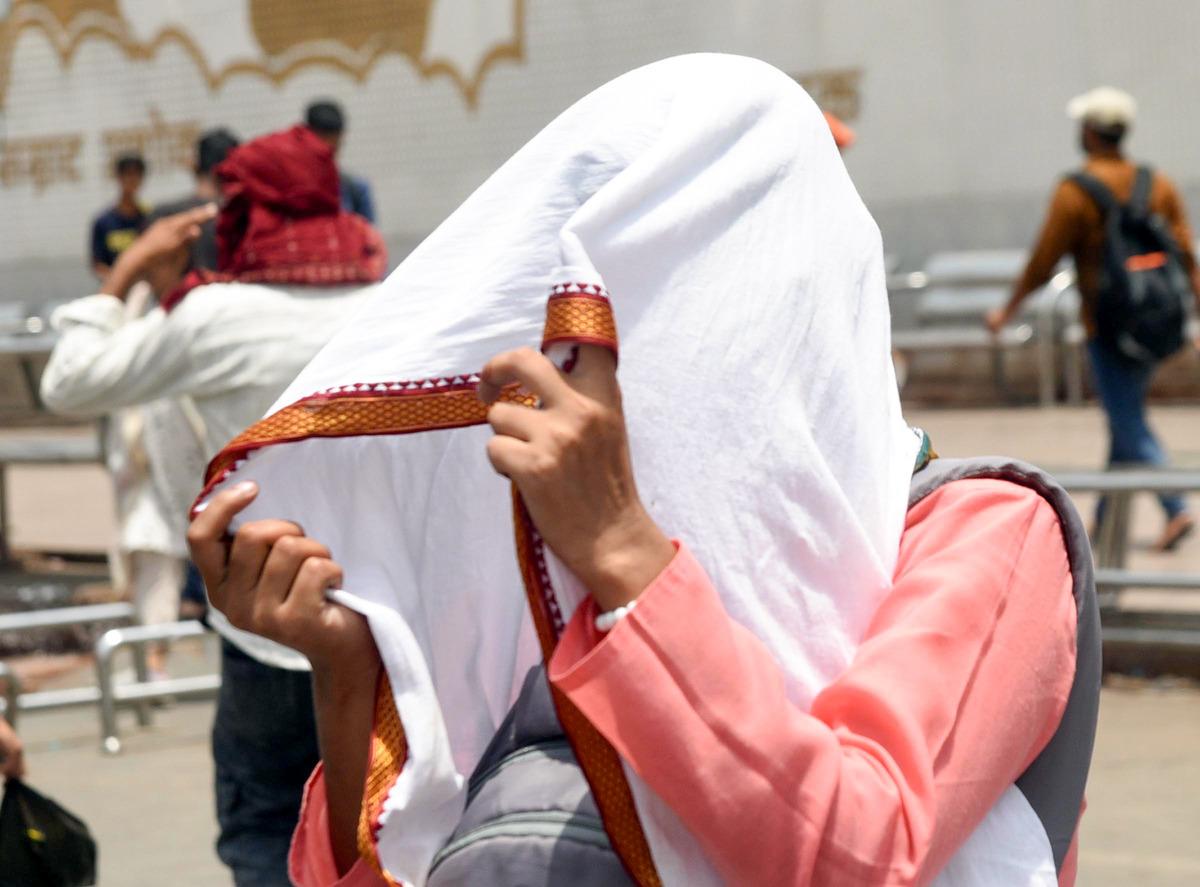Sıcak hava o ülkede katliam yarattı: 16 kişi hayatını kaybetti 5