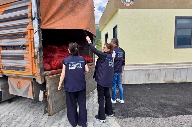 İzmir’de yasa dışı su ürünleri avcılarına ağır darbe 3