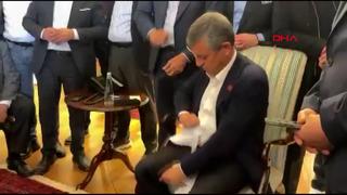 Özgür Özel'in Genel Merkez'de tebligatı yırttığı anlar gündem oldu