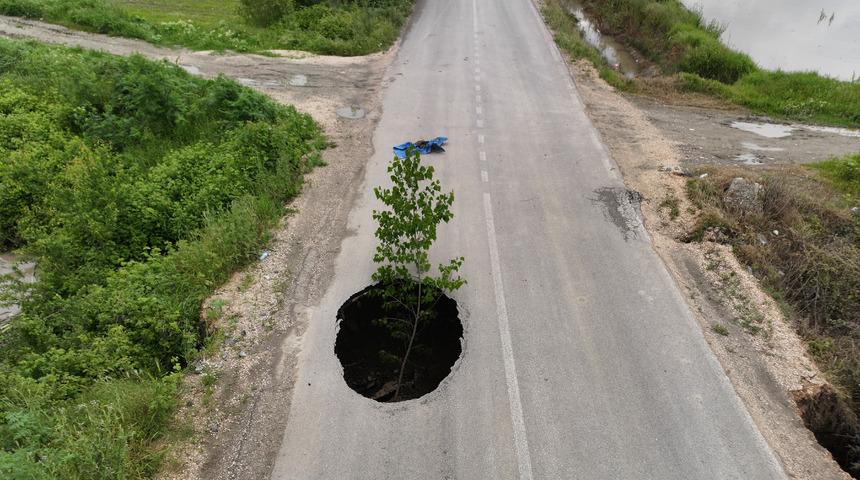 Tokat'ta sağanak nedeniyle kara yolunda &ccedil;&ouml;k&uuml;nt&uuml; oluştu