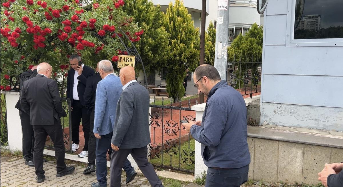 Son dakika! Özgür Özel, Meclis önünden seslendi: Dişimi sıktım, sustum ama yeter! 4