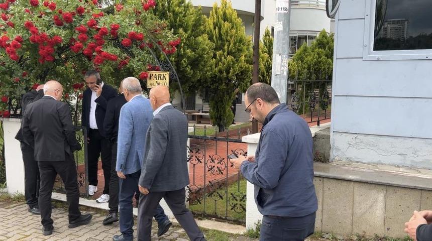 CHP'li milletvekilleri Kemal Kılı&ccedil;daroğlu'nu konutunda ziyaret etti