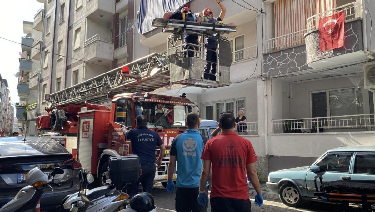 Dar merdivenden indirilemeyen hastanın imdadına itfaiye ekipleri yetişti 2