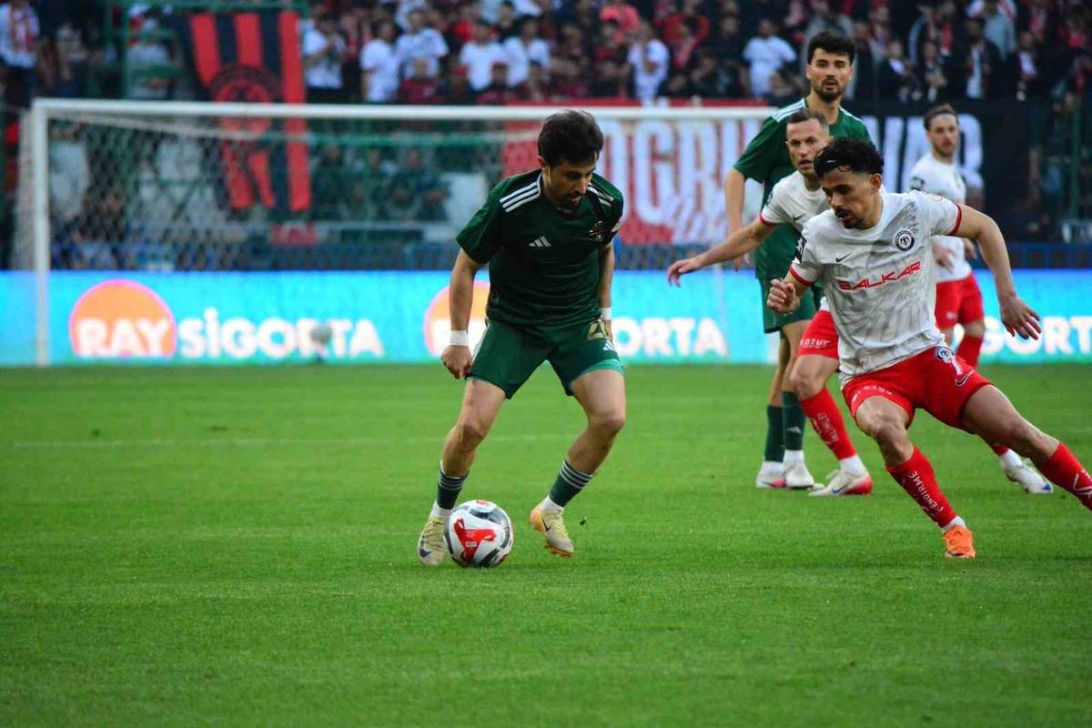 Süper Lig biletini alan son takım Esenler Erokspor u geçen Çorum FK oldu! 1