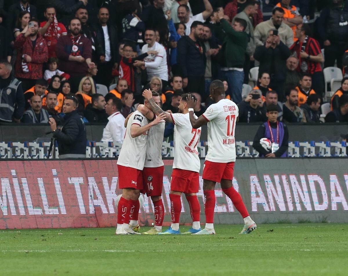 Süper Lig biletini alan son takım Esenler Erokspor u geçen Çorum FK oldu! 3