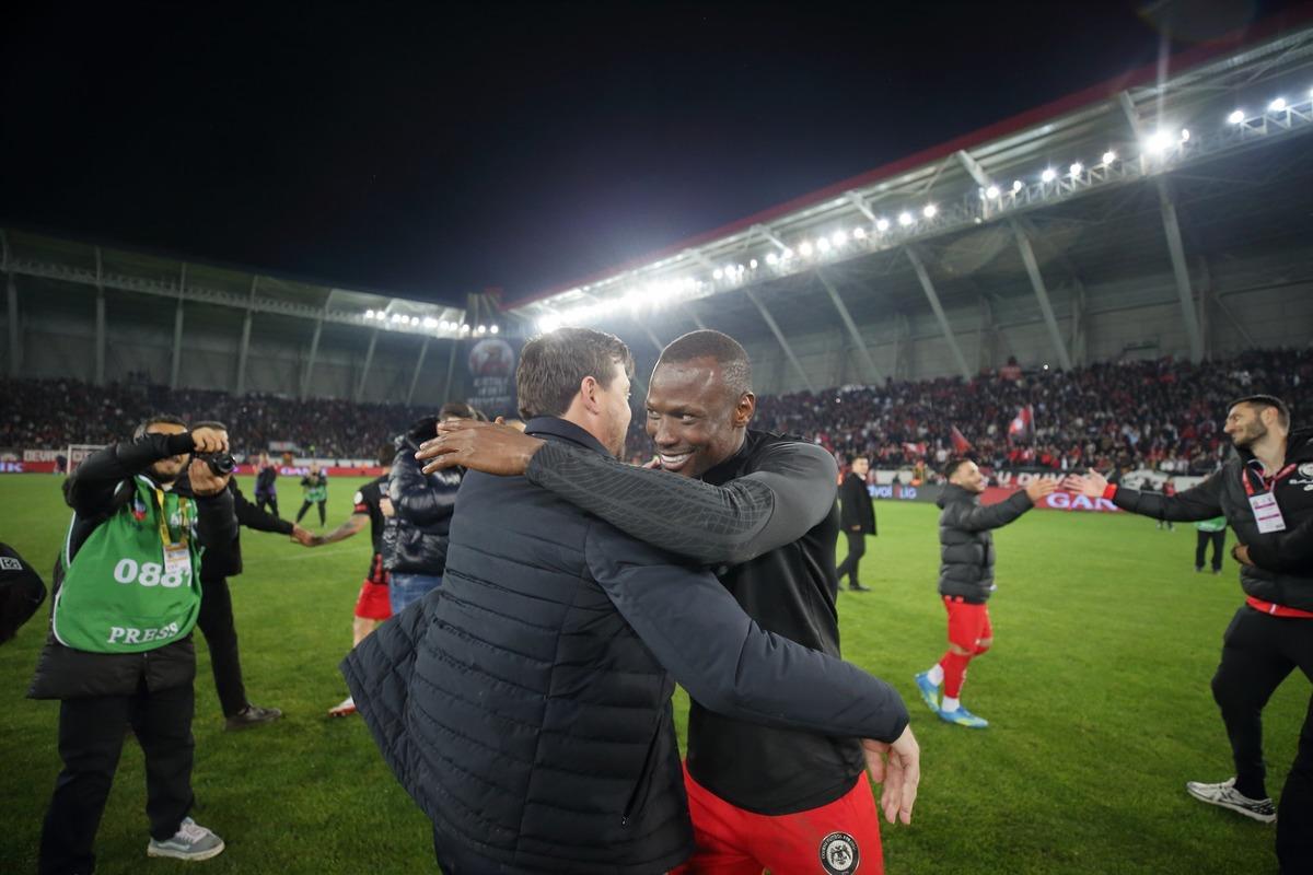 Uğur Uçar: "Hoca olarak ilk kupam, inşallah devamı gelir" 2