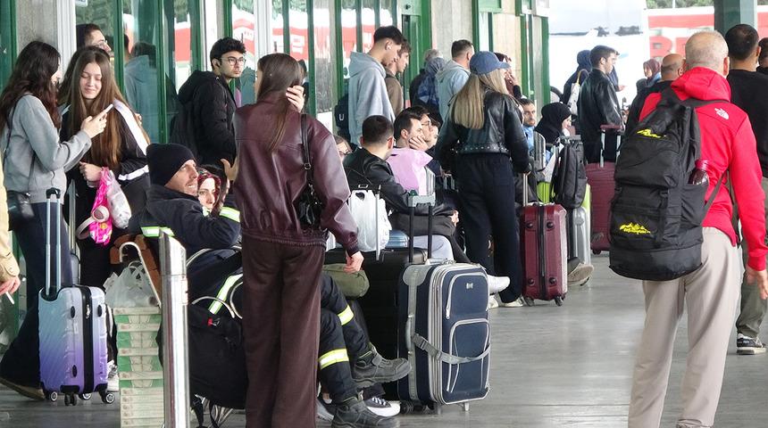 Otob&uuml;s biletleri t&uuml;kendi, firmalar ek sefer başlattı