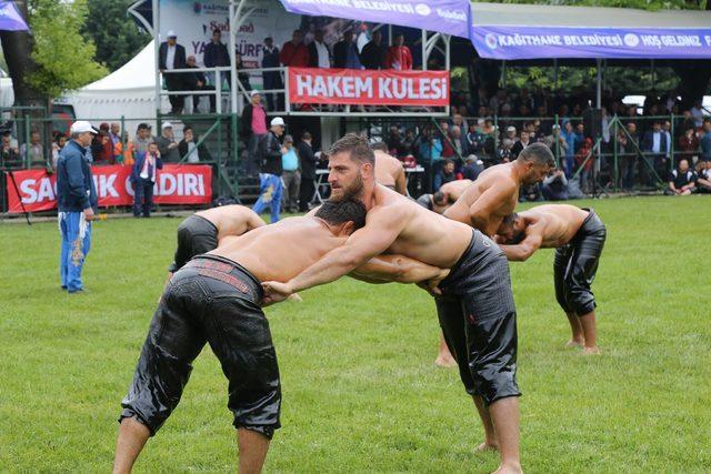 Geleneksel Sadabad Yağlı Güreşleri’nde pehlivanlar kol bağladı