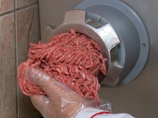 Yetkisiz, hijyensiz kıyma &ccedil;ekene 79 bin 161 lira ceza geliyor!