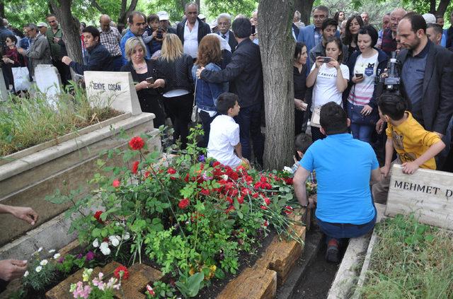 Deniz Gezmiş ve arkadaşları mezarları başında anıldı