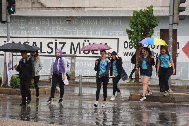İzmir'de sağanak