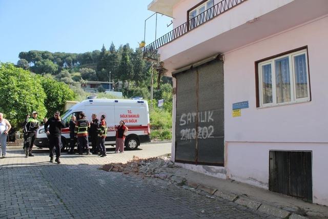 Balkonu çöken bina mühürlendi 3