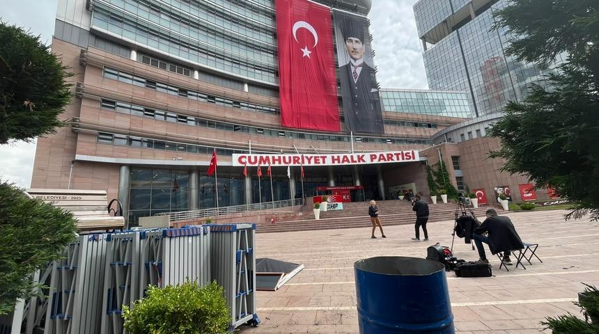 Olaylı g&uuml;n&uuml;n ardından CHP Genel Merkezi'nde dikkat &ccedil;eken g&ouml;r&uuml;nt&uuml;