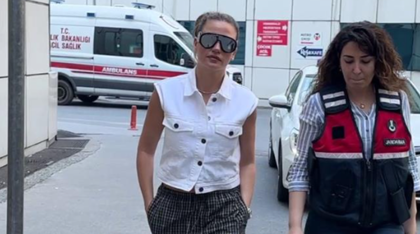 Serenay Sarıkaya serbest bırakıldı! Sağlık kontrol&uuml;ndeki hali dikkat &ccedil;ekti