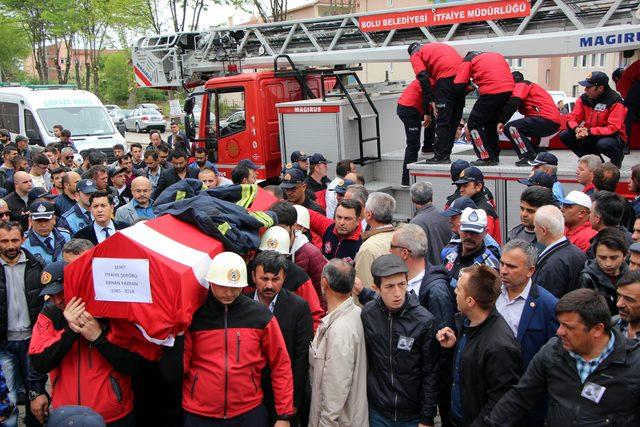 Şehit itfaiyeciler, gözyaşlarıyla uğurlandı