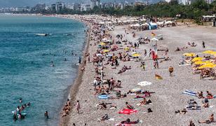 Antalya'da bayram tatilinde sahiller doldu