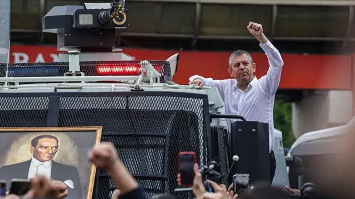 AK Parti den, CHP deki olaylarla ilgili ilk açıklama: "Cumhurbaşkanımız kırmızı çizgimizdir" Özel e TOMA tepkisi 2